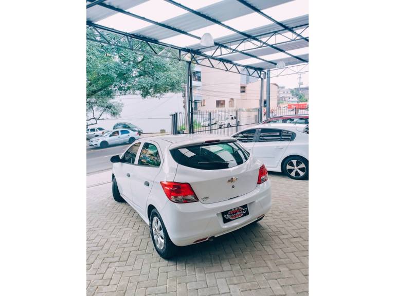CHEVROLET - ONIX - 2018/2018 - Branca - R$ 52.900,00