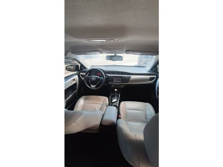 TOYOTA - COROLLA - 2016/2016 - Preta - R$ 83.900,00