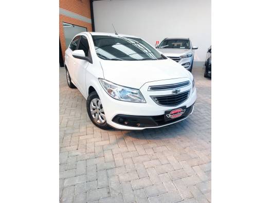 CHEVROLET - ONIX - 2013/2013 - Branca - R$ 41.900,00